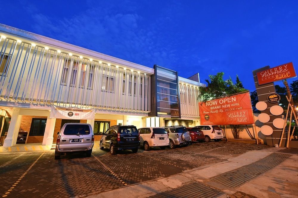 Cherry Homes Express Hotel Bandung Esterno foto