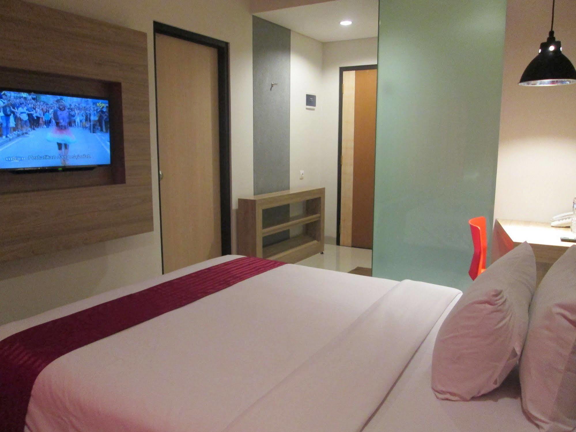 Cherry Homes Express Hotel Bandung Esterno foto